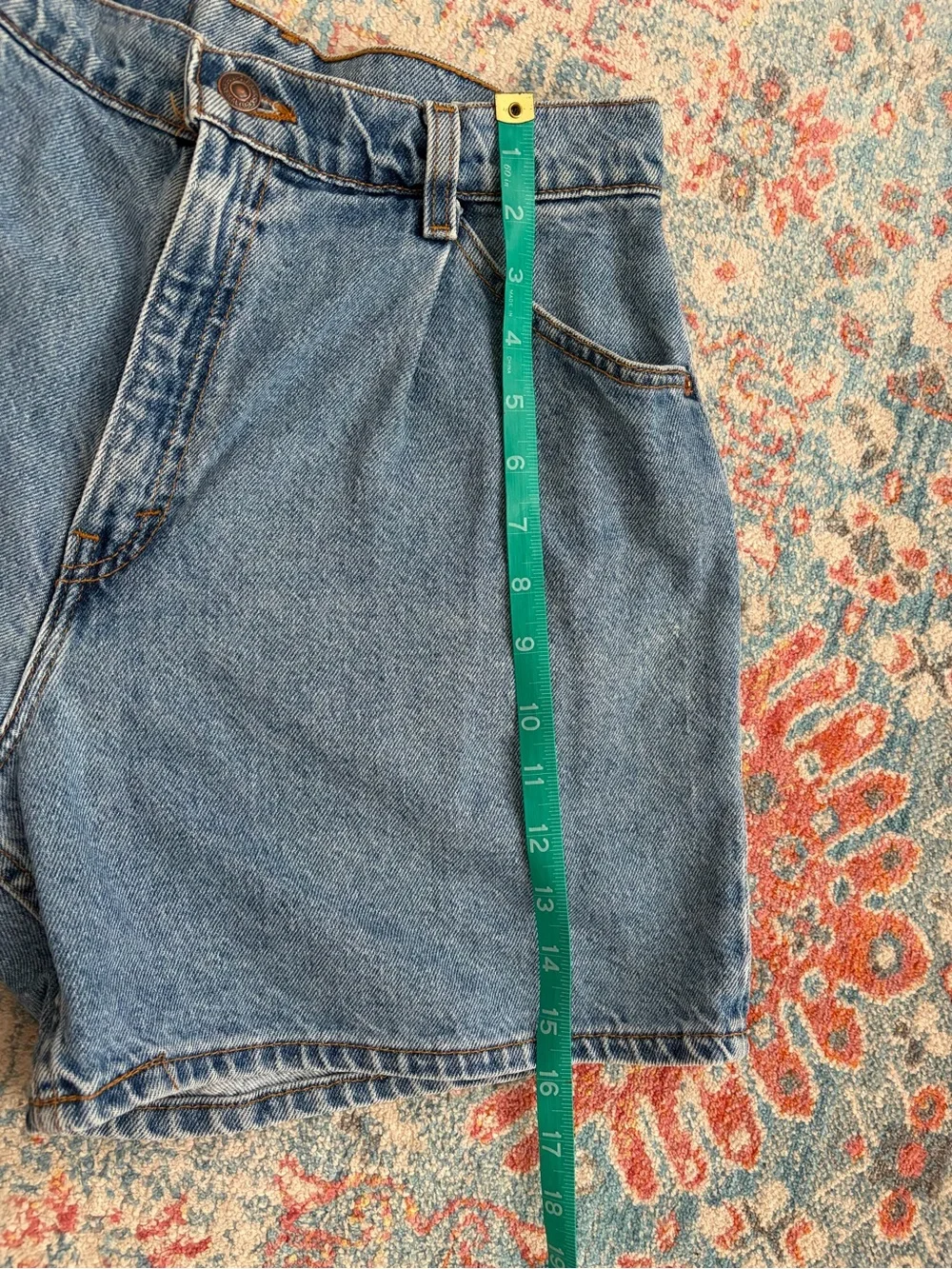 Vintage Levi’s orange tag 100% cotton relaxed fit denim Jean shorts